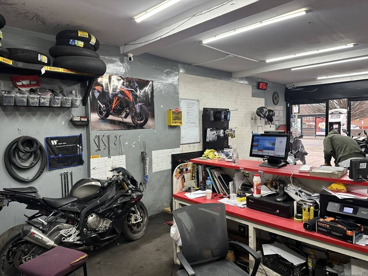 Motorcycle garage/shop for sale Photo 2