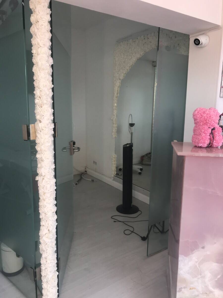 Nail bar and beauty salon  Photo 1