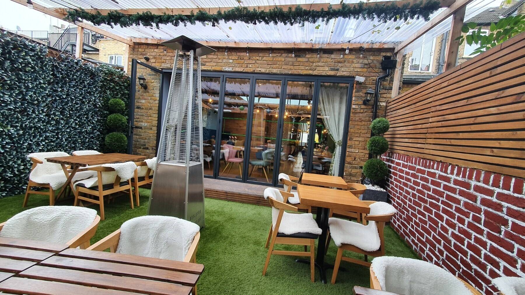 French & Italian Restaurant for Sale in London Photo 2