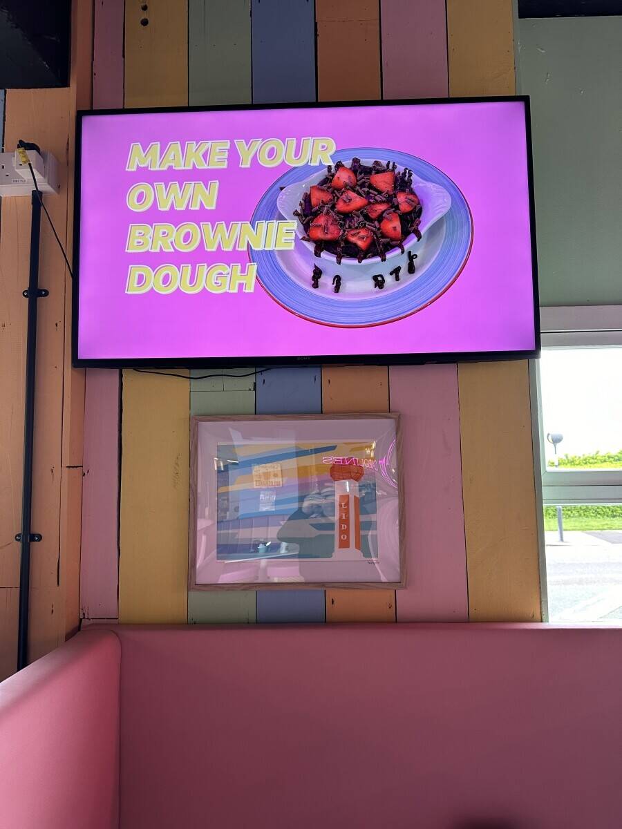 Restaurant/Dessert House for sale in Margate, Kent - opposite play park and the sea Photo 2
