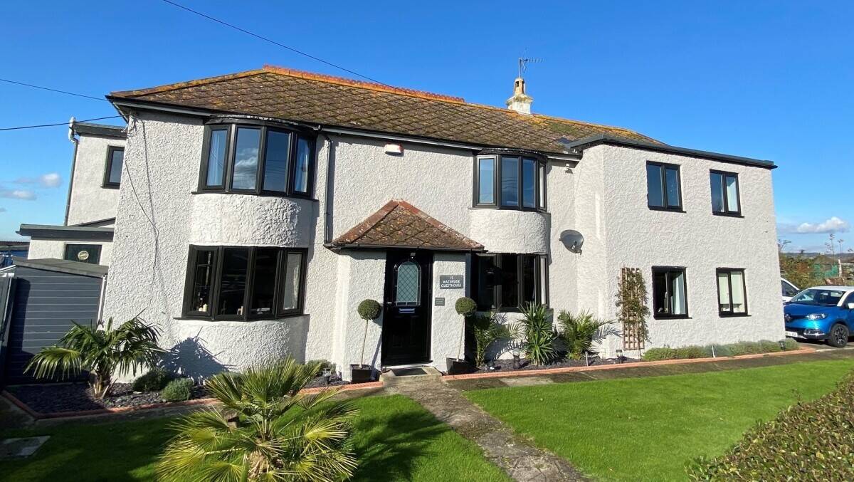 A BEAUTIFULLY-PRESENTED GUEST HOUSE  IN POPULAR SEASIDE VILLAGE OF DYMCHURCH Photo 1