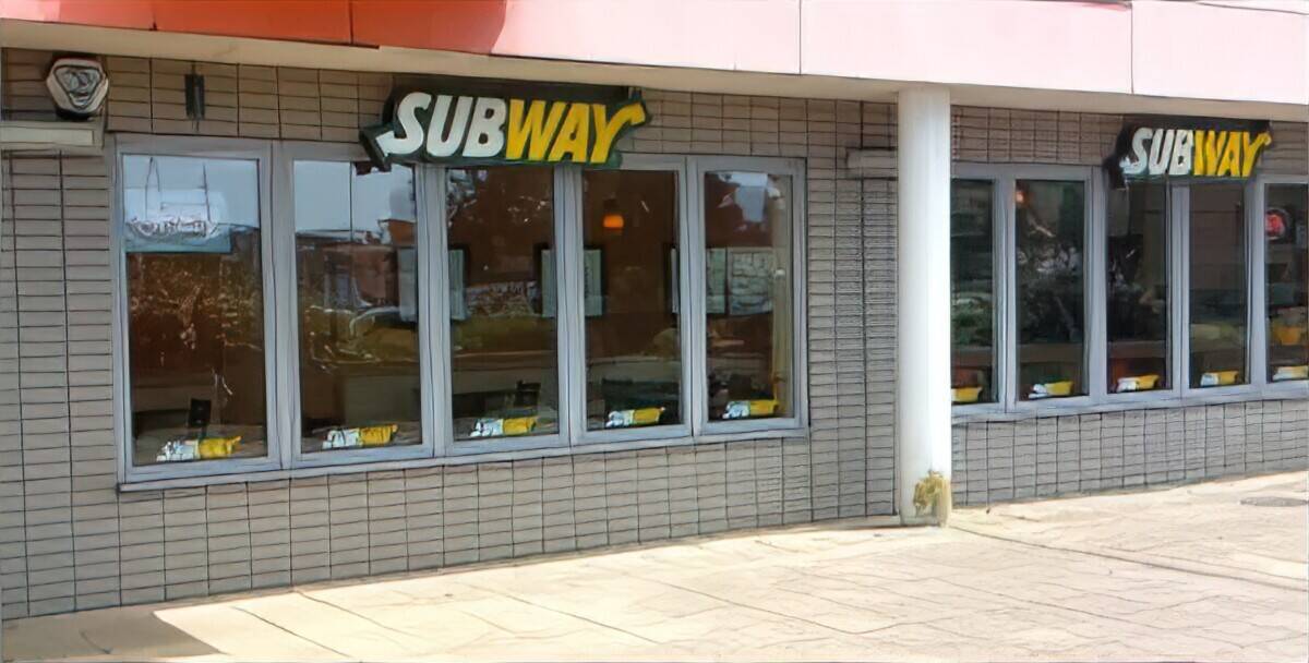 An outstanding opportunity to own a successful Subway franchise in Hampshire Photo 2