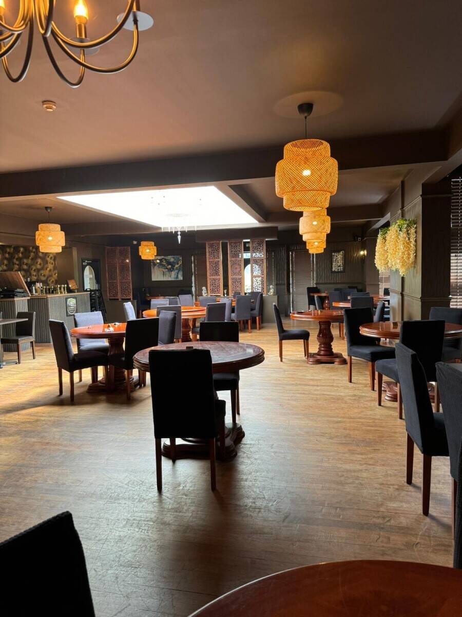 Fully furnished busy restaurant for sale Photo 1