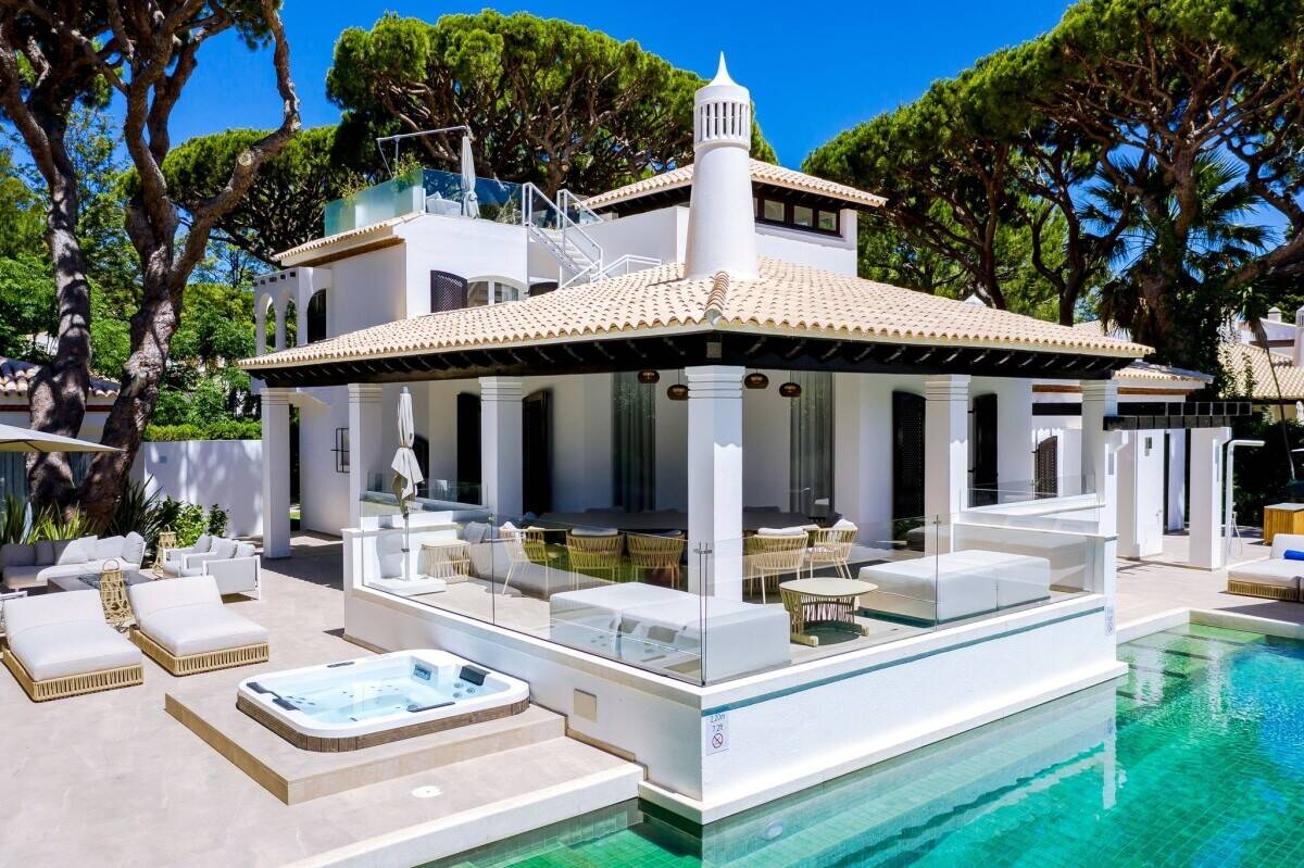 5 Star Holiday Company Tour Operator For Sale £590k