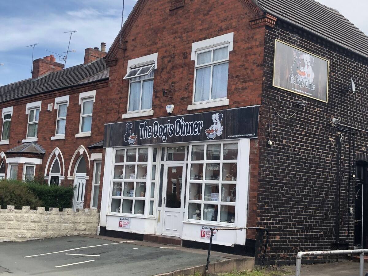 Dog food shop for sale in Crewe, Cheshire Photo 1