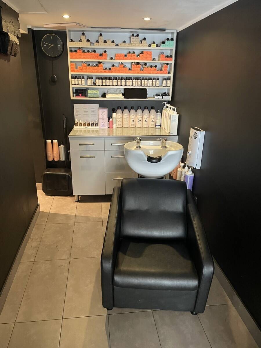 Hair & Beauty salon in Wandsworth  Photo 2