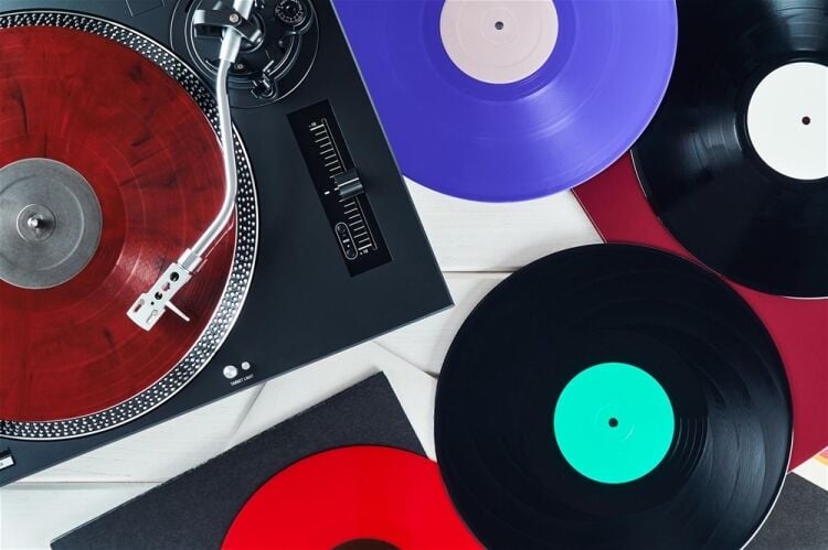 E-COMMERCE RETAILER OF VINYL RECORDS AND DJ EQUIPMENT