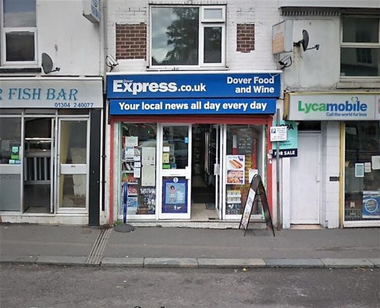 TWO FREEHOLD INVESTMENT SHOP PREMISES
WITH 2 FLATS OVER