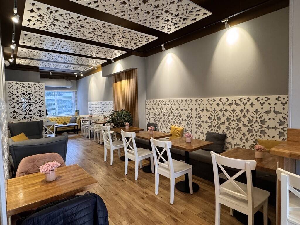 Fully Equipped Restaurant and Caf&eacute; for Sale in East London &ndash; Prime Location