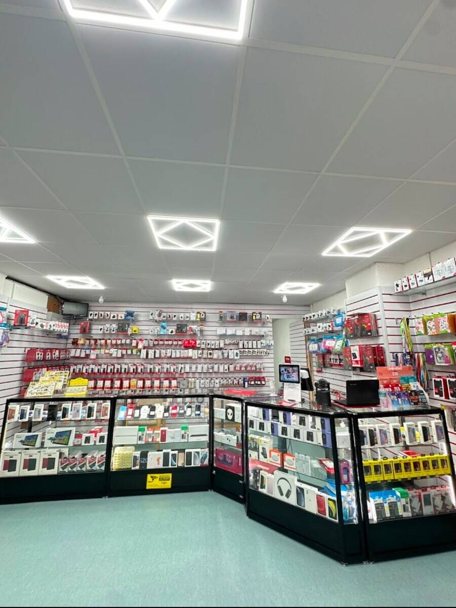 Prime Location Mobile Phone Shop for sale in Hull Photo 1