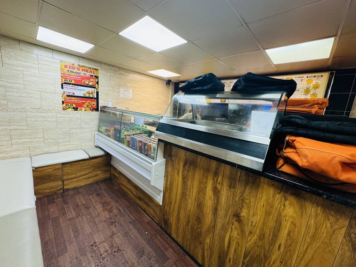 Fully equipped takeaway with the two bedrooms flat on the top. Photo 1