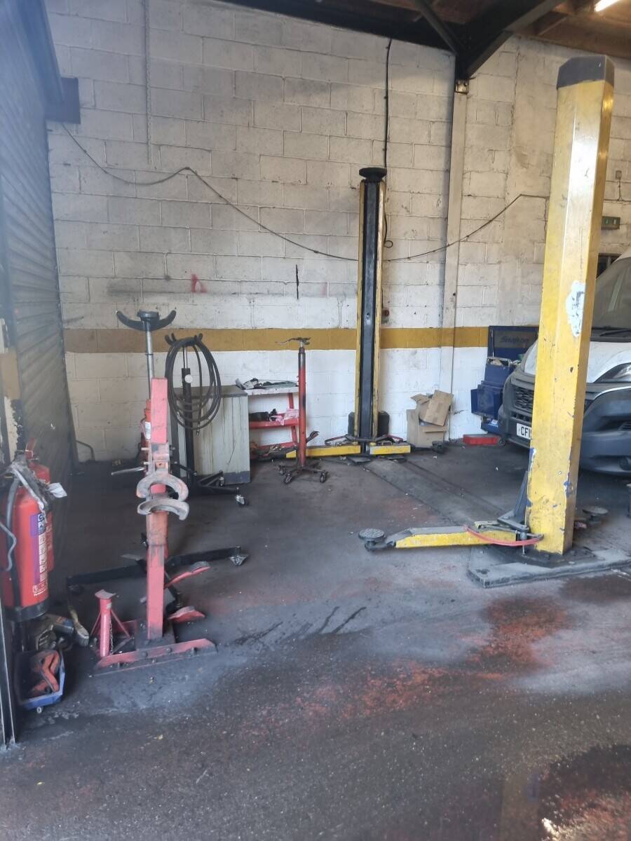 Busy Garage mot Centre for Sale in Wombell Barnsley South Yorkshire