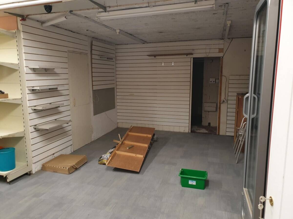 Retail unit on Paignton's Golden Mile Photo 2