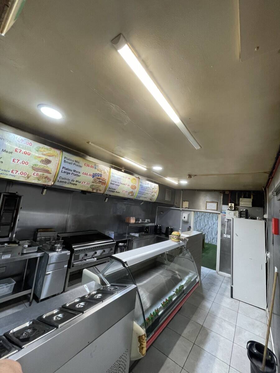 Take away restaurant in Coventry for sell with parking space and all-inclusive