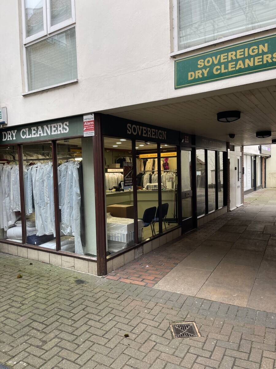 Specialist in WEDDING DRESSES AND SILK Drycleaners