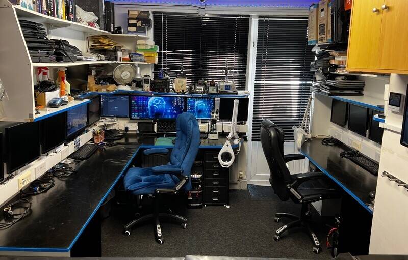 Computer repair workshop in Brighton Photo 1