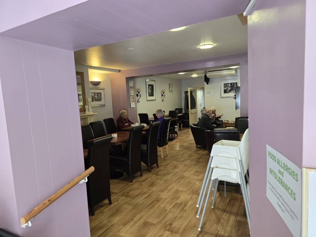 Coffee shop for sale  in heart of castle cary Somerset set Photo 1