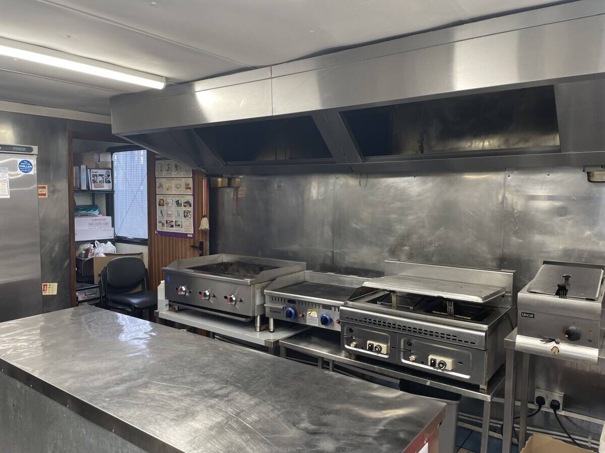 Freehold Fast food business perfectly located in Birmingham for big customer reach