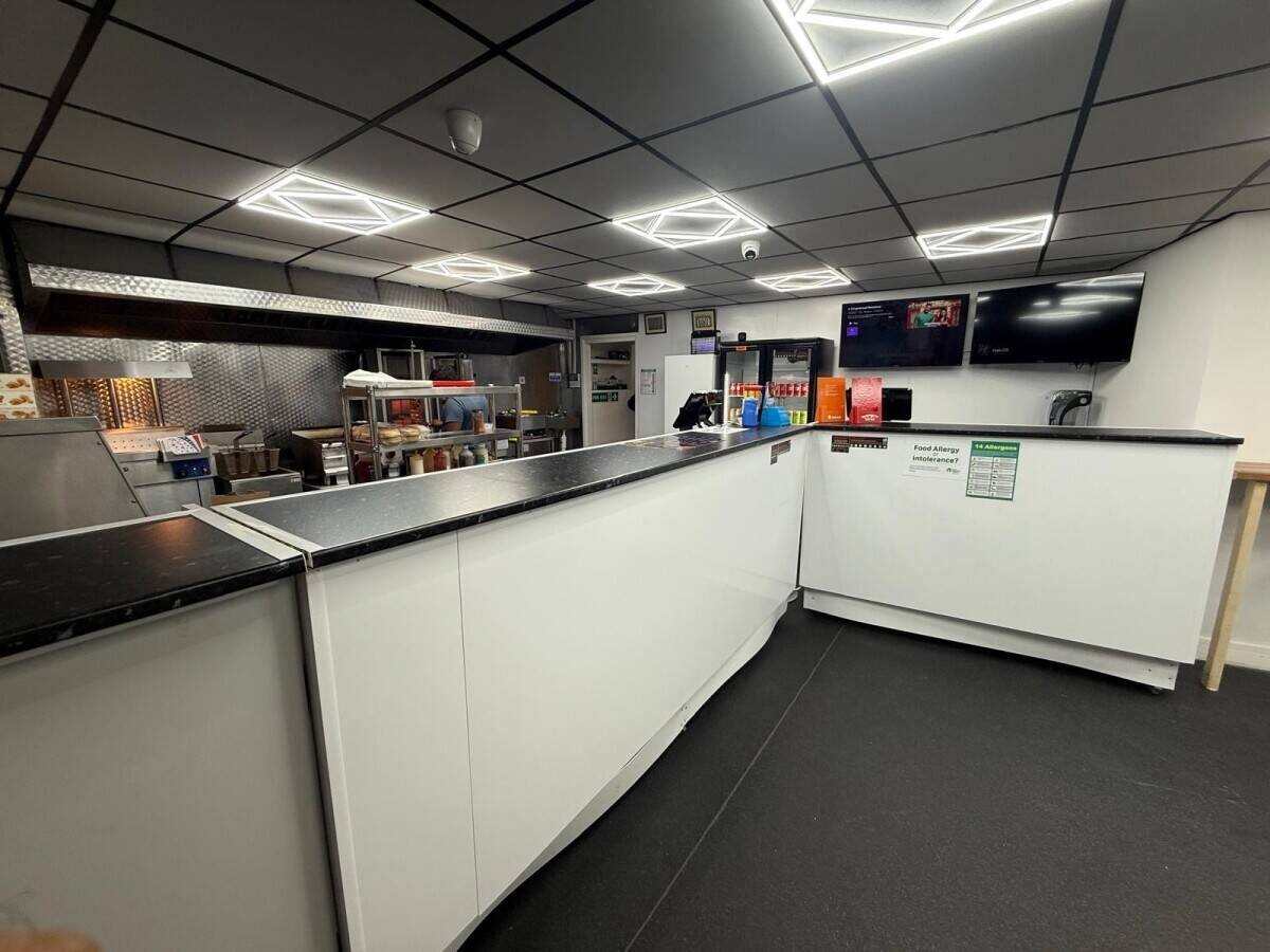 FAST FOOD TAKEAWAY FOR SALE ** PRIME LOCATION** Photo 1
