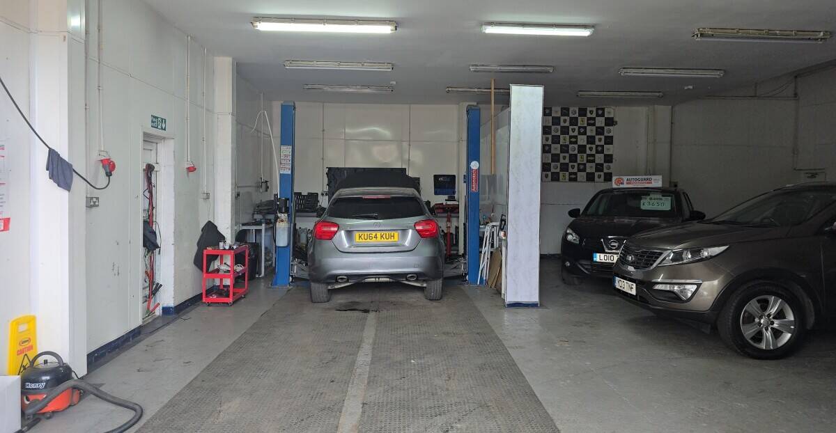 Used car dealership with mechanic and alloy wheel refurbish workshops for sale in Sheffield, South Yorkshire. Photo 2