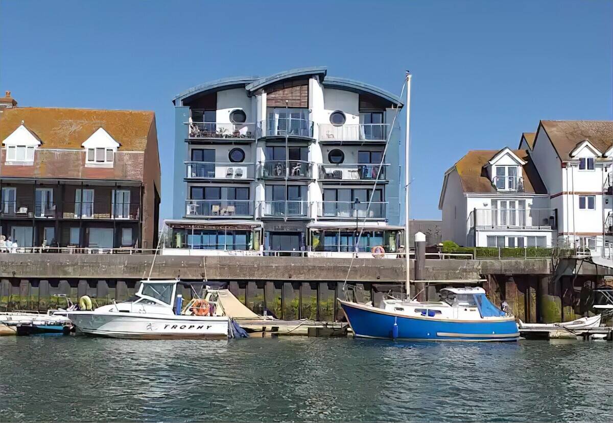 Bar, Restaurant, Cafe  - Waterside location