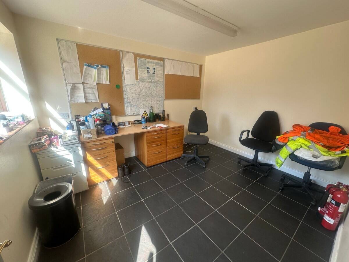 Rare Leasehold Opportunity B2 Light Industrial Unit Photo 2