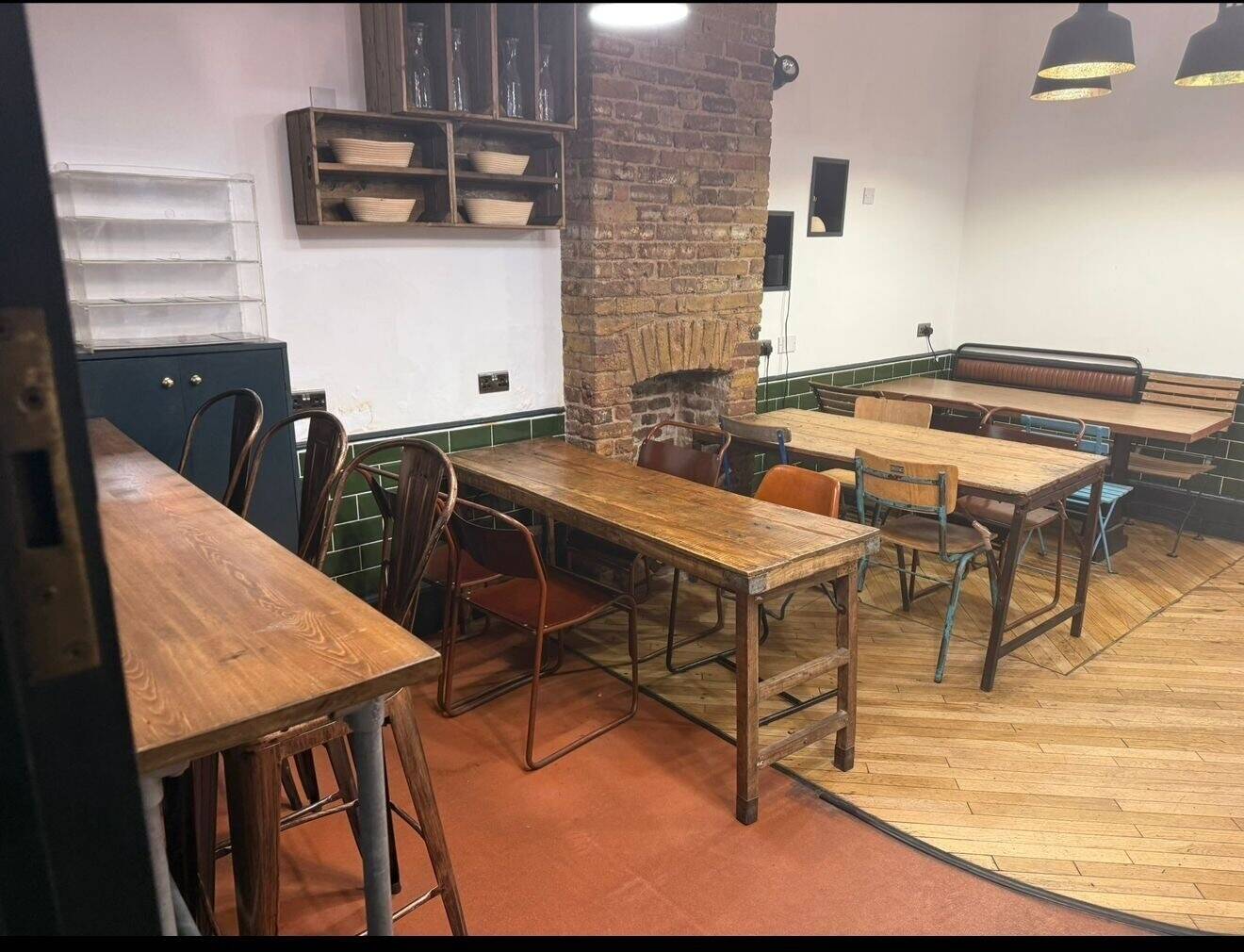 Cafe and wood oven pizzeria for Sale Photo 1