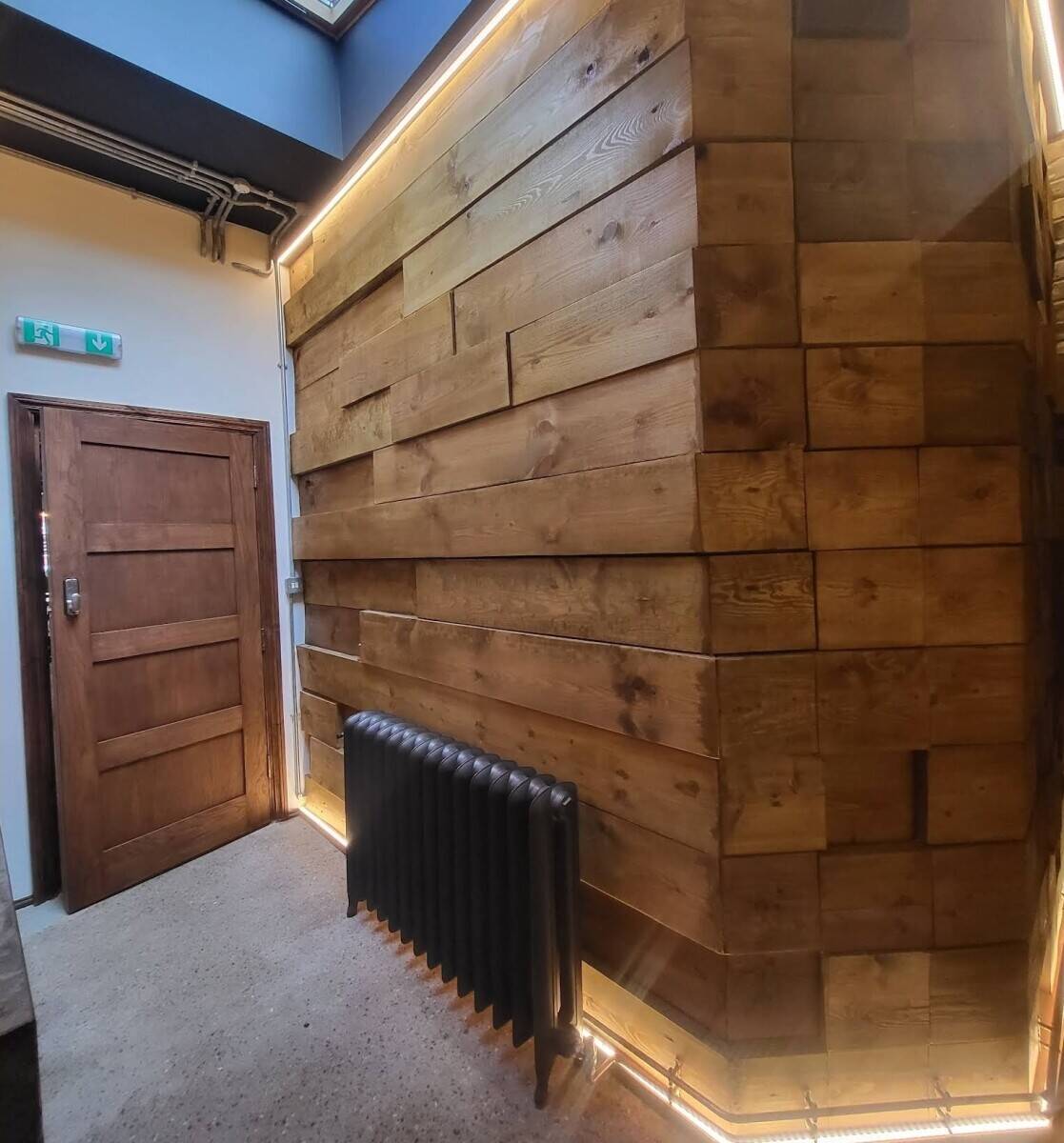 Exquisite high-end Coffee Shop for sale in Barking Photo 2