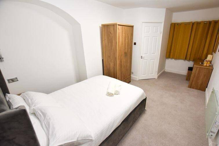 18 Bedroom Hotel For Sale Photo 2