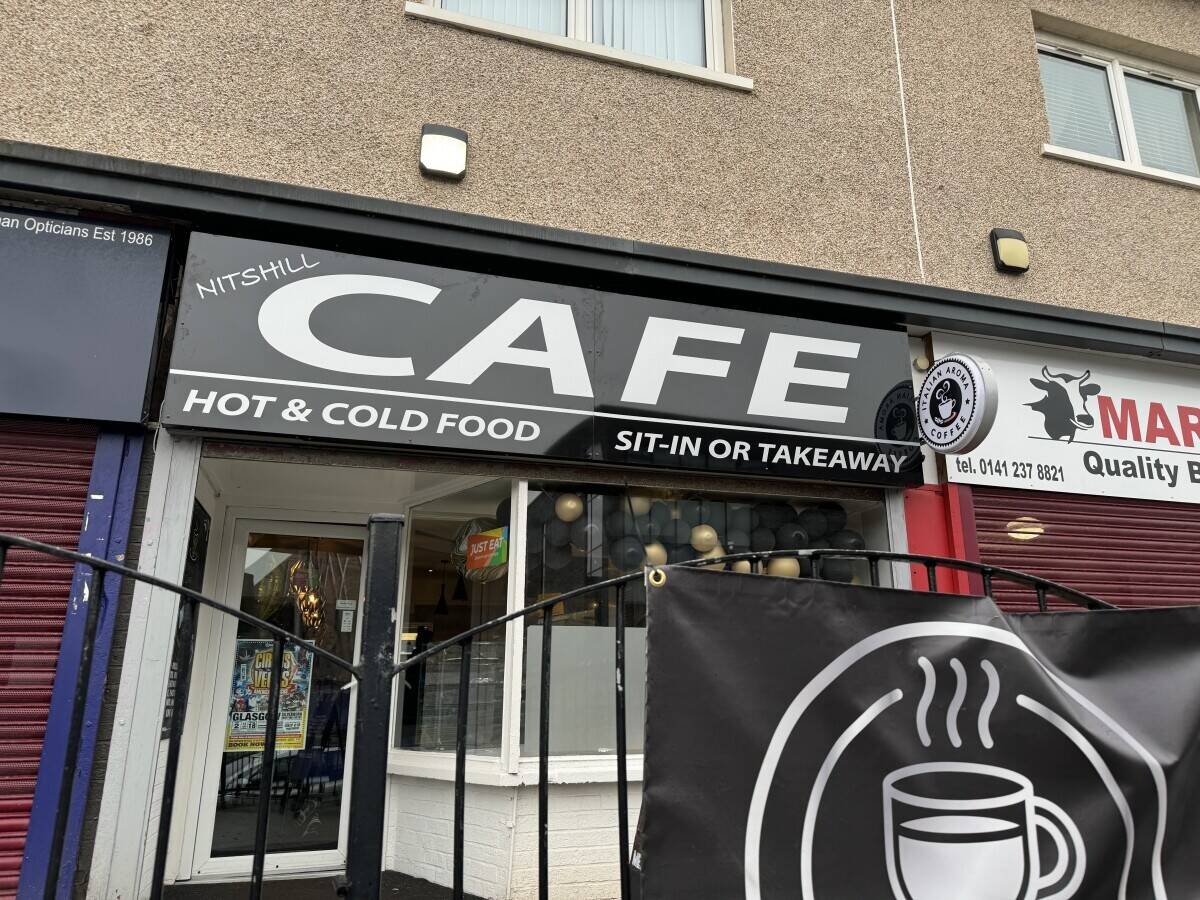 Busy cafe / takeaway shop