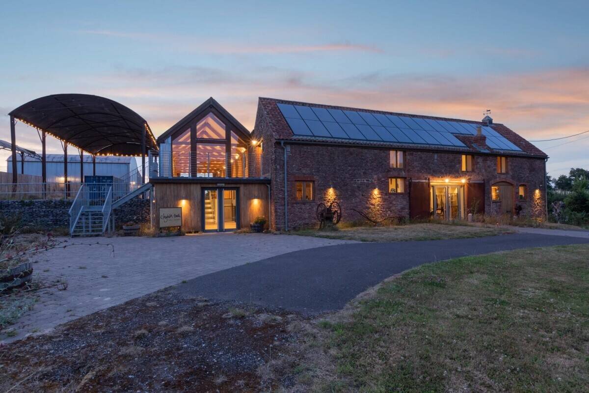 Farm House plus The Retreat -  Thriving Guest Business that sleeps 16 Photo 1