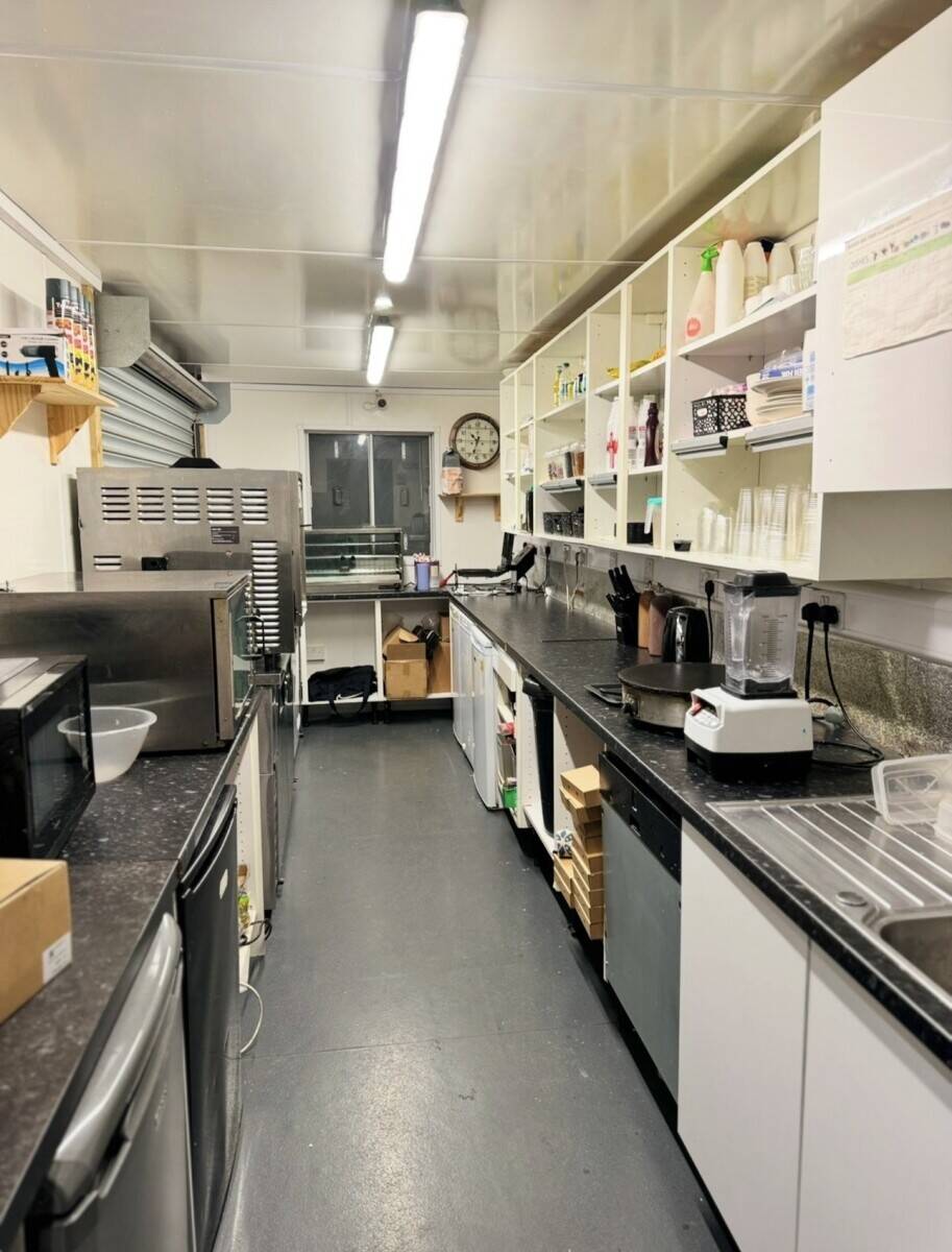 Fast Food Dark Kitchen/ Hut for sale in Marlow Buckinghamshire Photo 2
