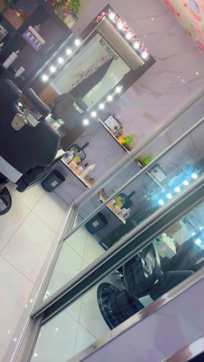 Nails, hair and beauty salon for sale