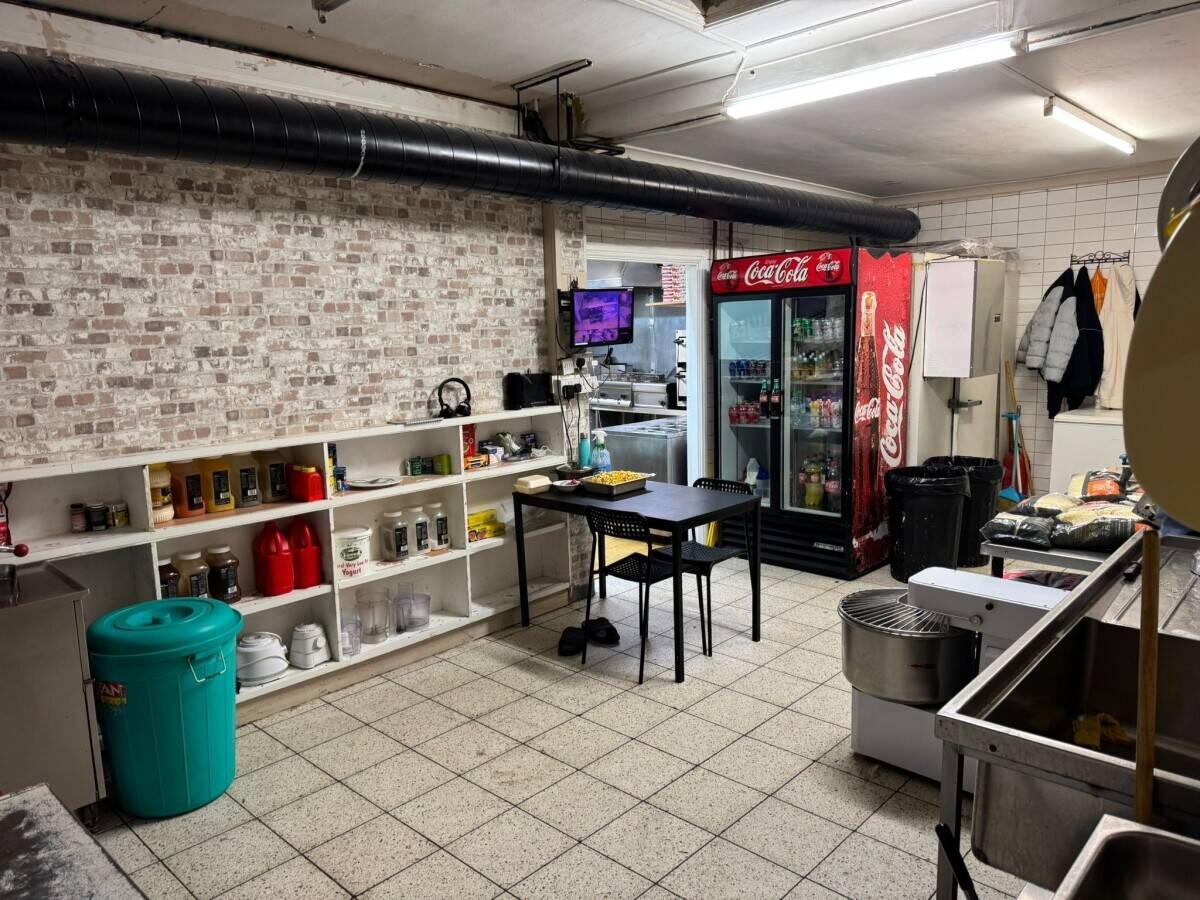 Chicago Pizza Shop for Sale in a Prime Location!