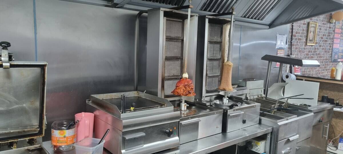 Chicken& Burger Takeaway for sale Low rent & Open lease