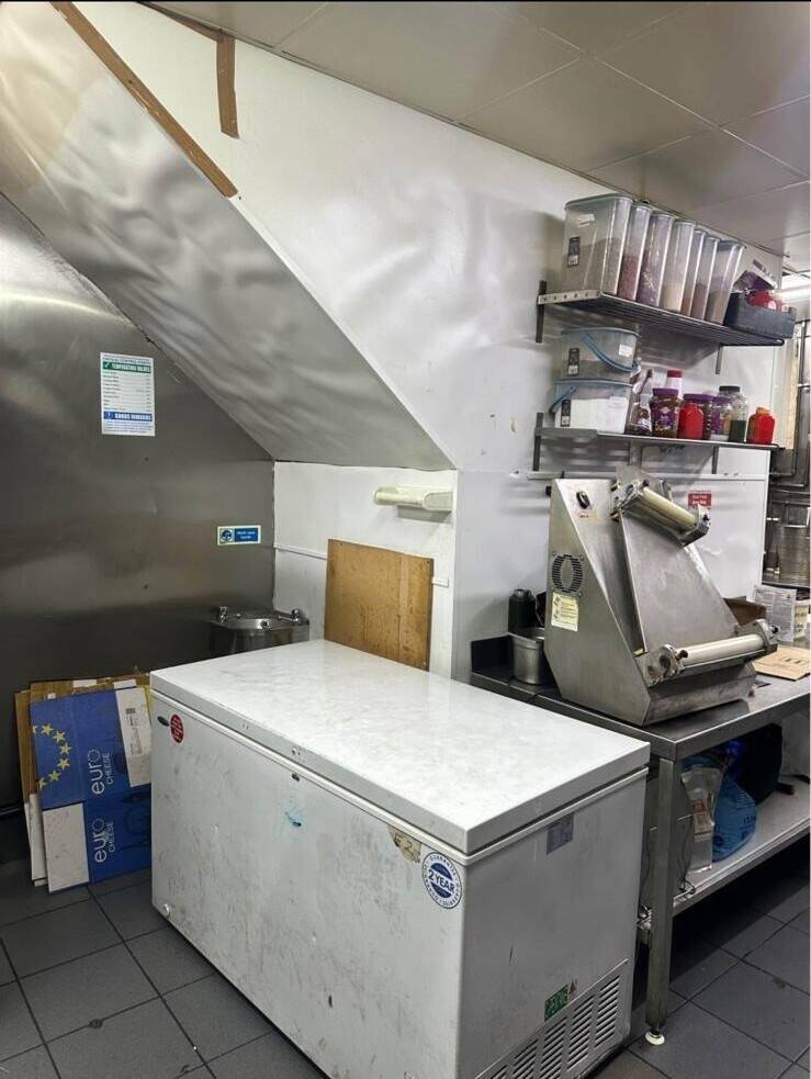 Fully Fitted Takeaway Dewsbury Town centre Photo 2