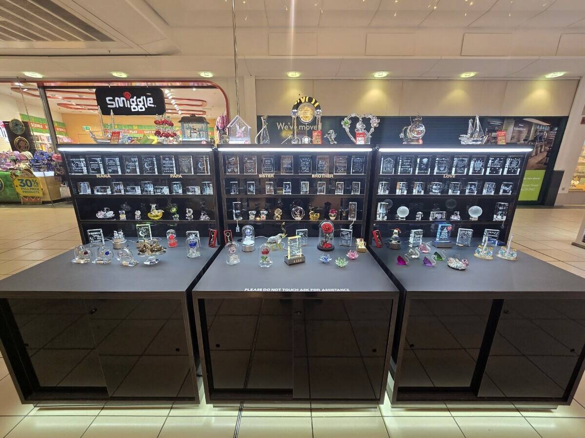 Ready-to-Trade Seasonal Stall - Crystal and Ornaments for Christmas market Photo 1