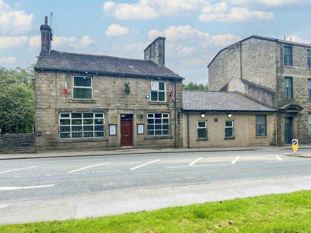 Charming Family-Run Italian Restaurant For Sale in Bacup, Rossendale Photo 2