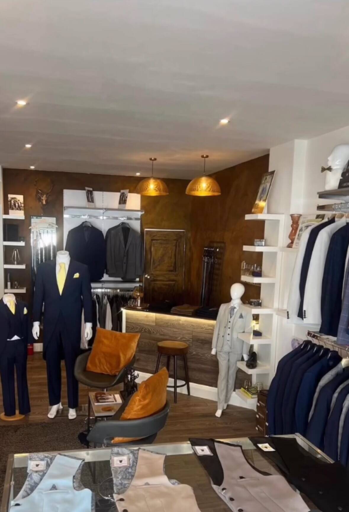 Quality Menswear shop for sale in West Wickham Photo 2