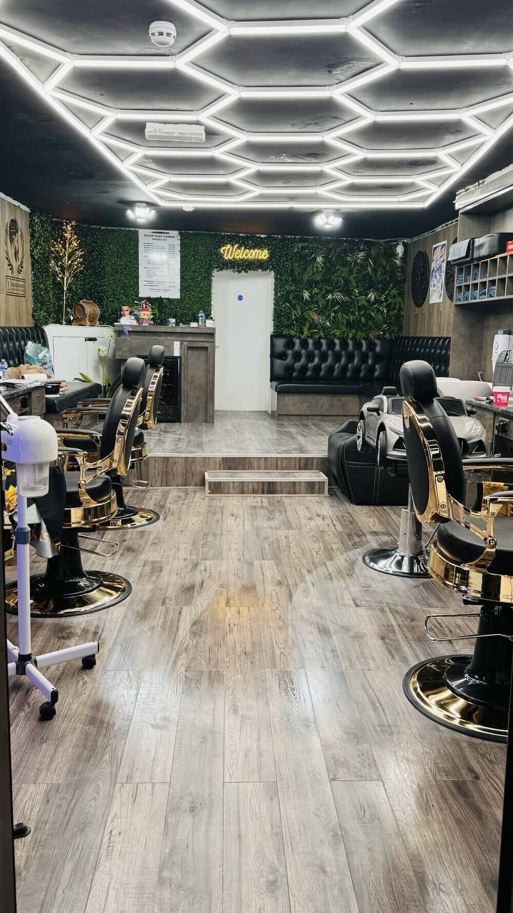 Modern barber for sale in Northamptonshire Photo 1