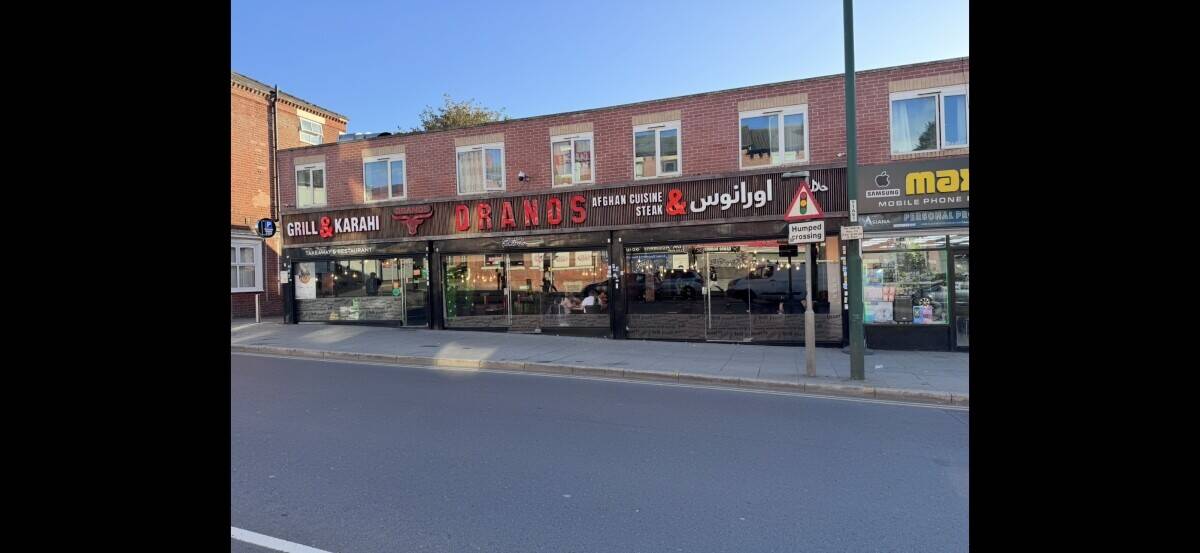 Well Established Restaurant Very Busy, Large with parking Photo 1