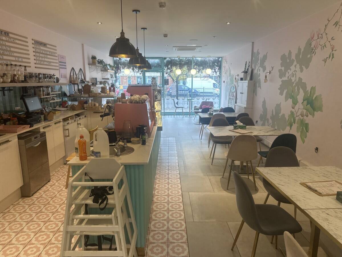 A3 Restaurant&Cafe with food and bar in East Finchley London for sale.WhatsApp +447448161583
