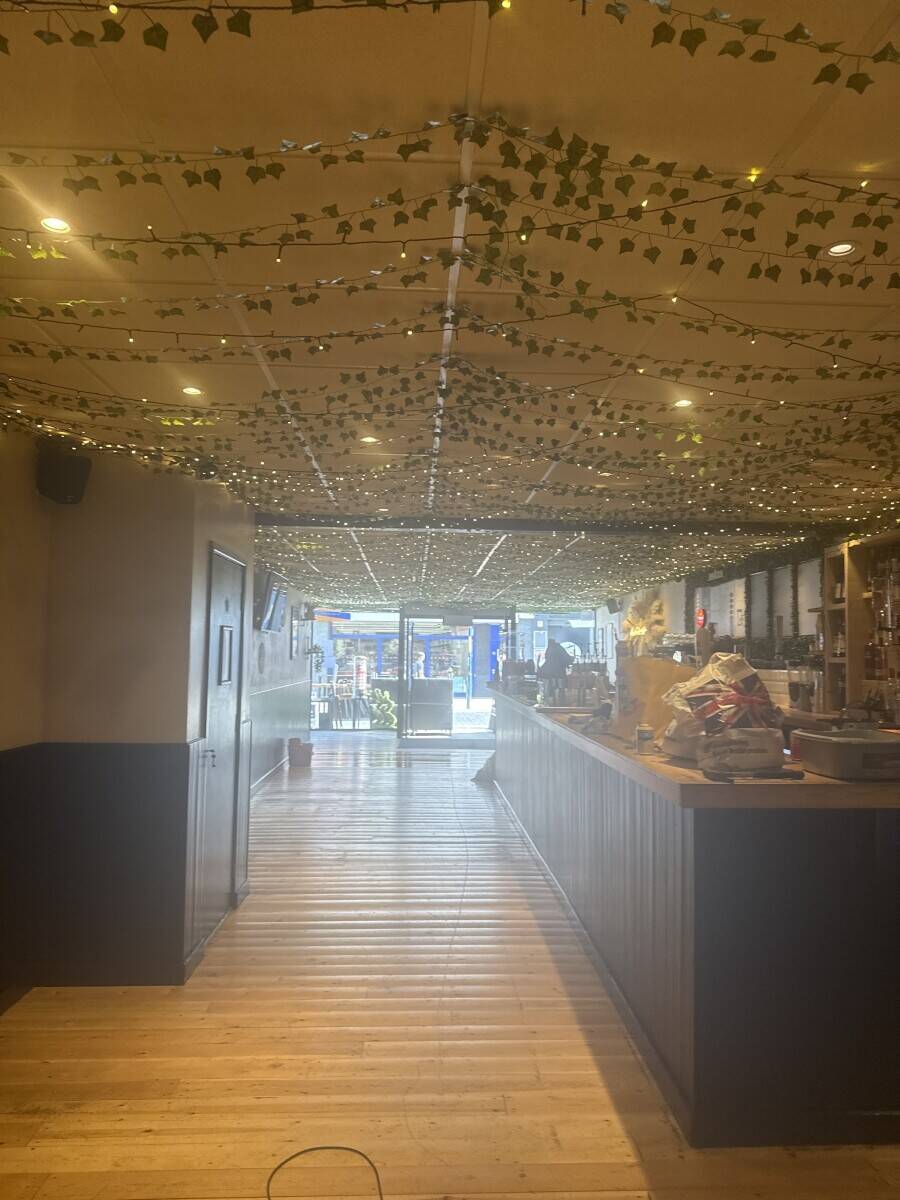 Cozy coffee lounge & bar in busy high street in Kent Photo 1