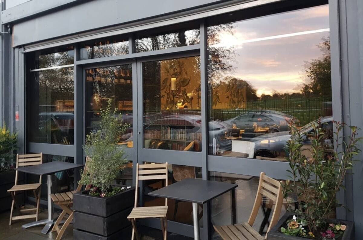 Long Established Restaurant & Bar in Herne Hill with 2am license - for sale as owners moving abroad Photo 1