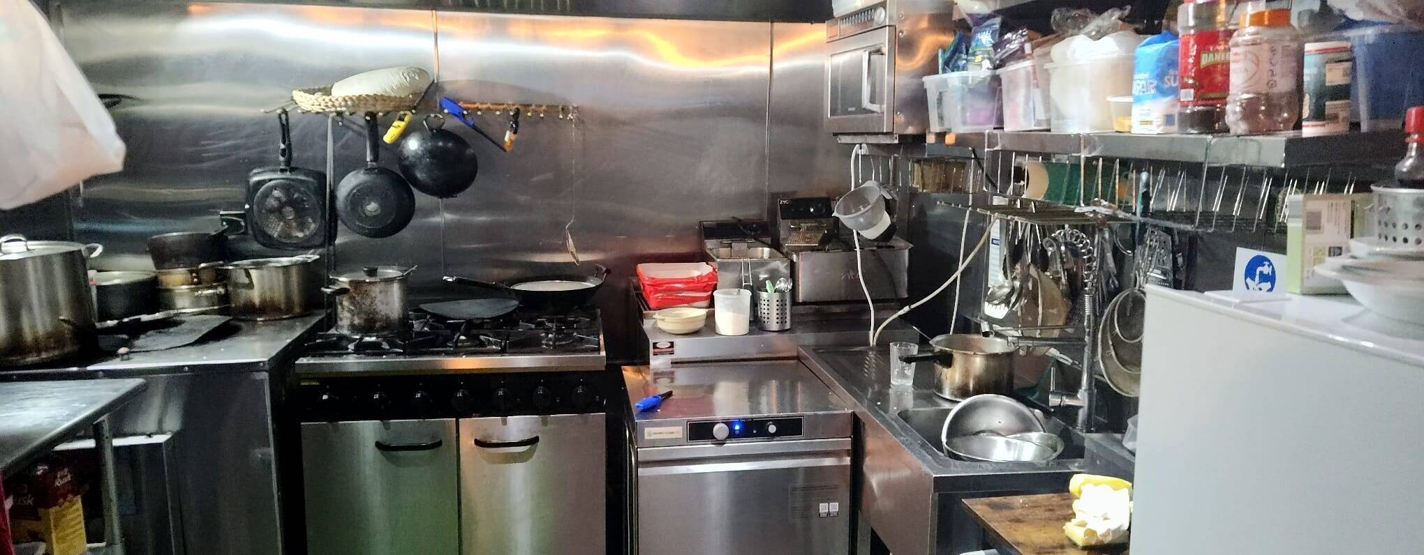 Restaurant, bar & takeaway 3 in 1