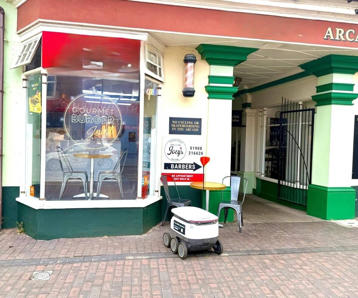Distress Sale – Fully Equipped Takeaway – Reduced from £60,000 to £20,000 for Immediate Sale Photo 1