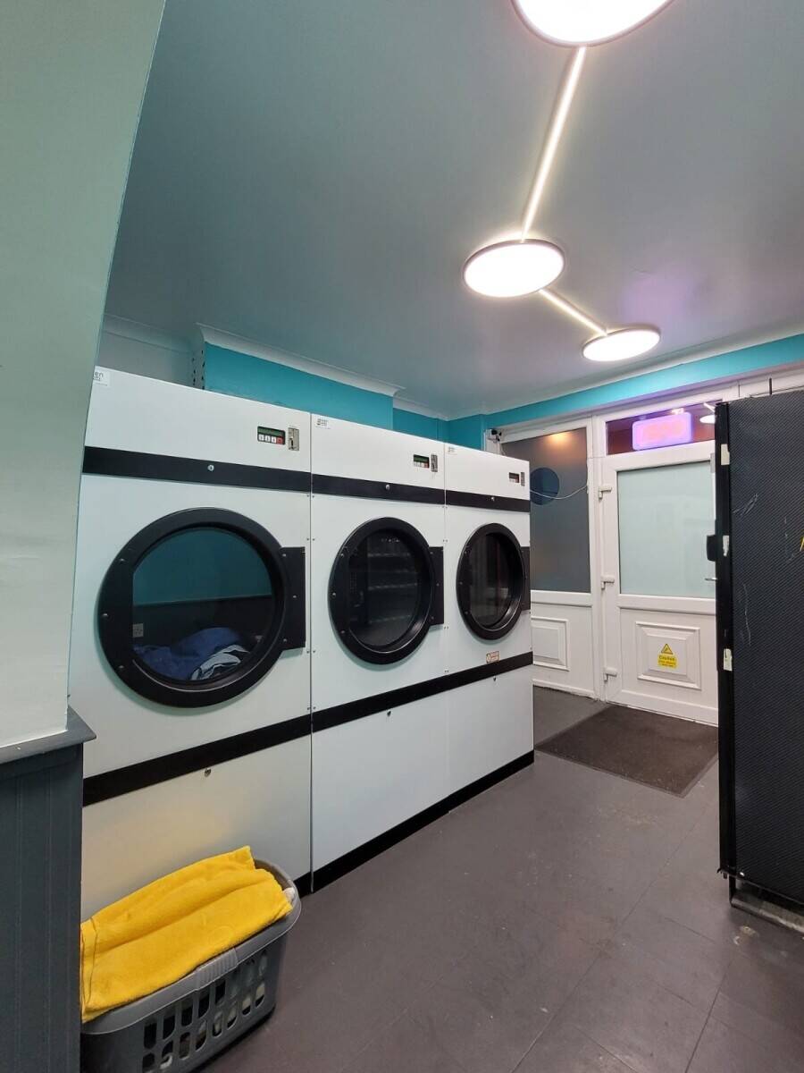 PureWash Laundrette Photo 2