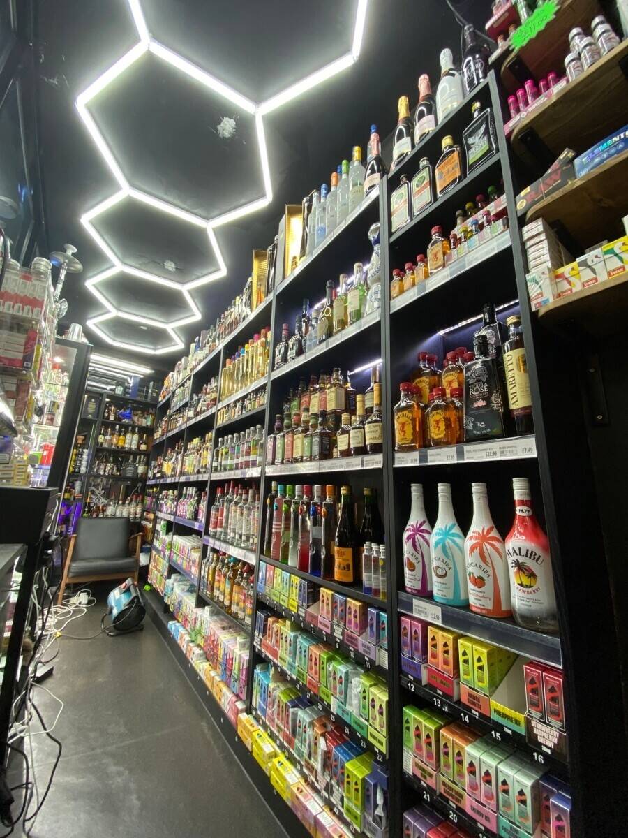 Off licence shop in Sheffield city centre Photo 1