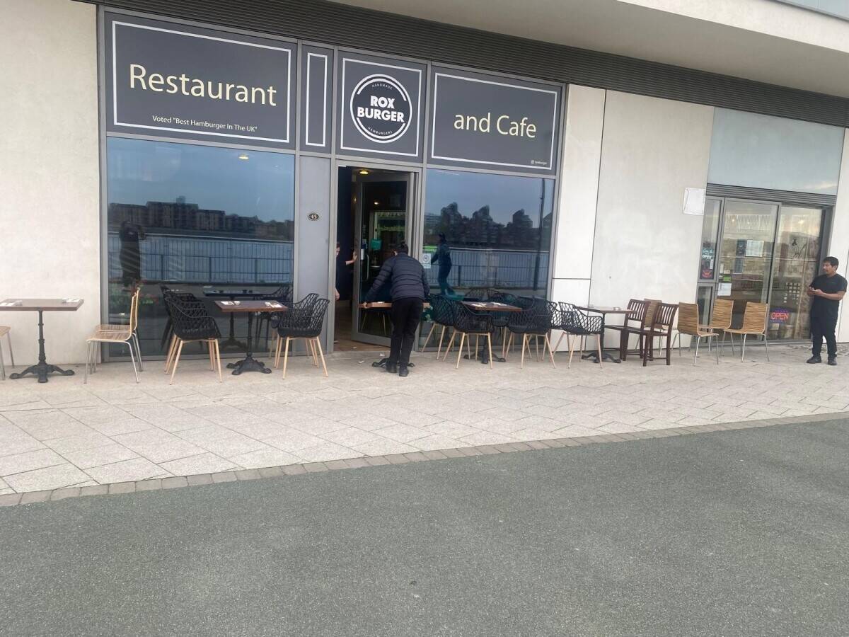 Japanese and burger restaurant by the river in Greenwich for sale