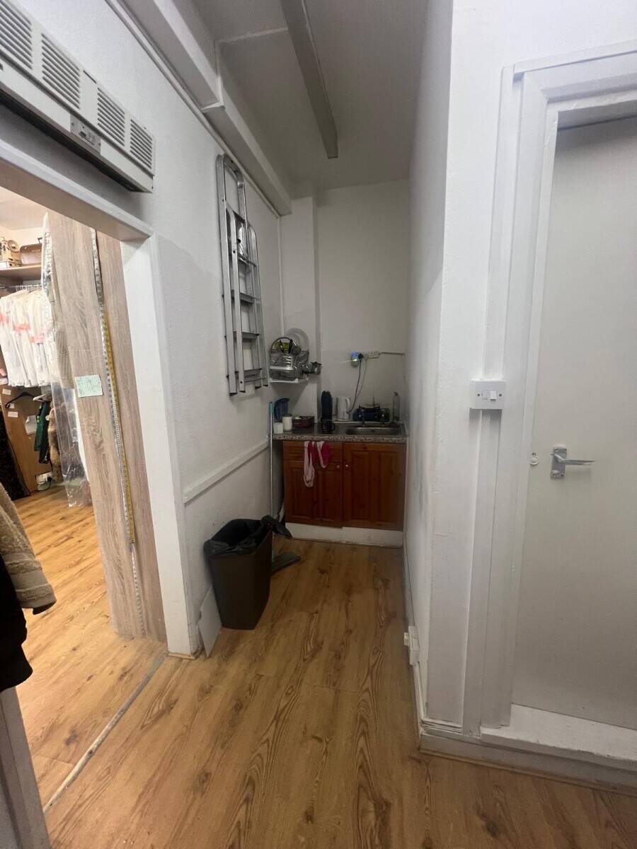 Tailor and dry cleaning business (receiving only)  Photo 2